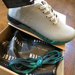 ⚡️BRAND NEW NEVER WORN ARCTIC TIDE TRAINER⚡️